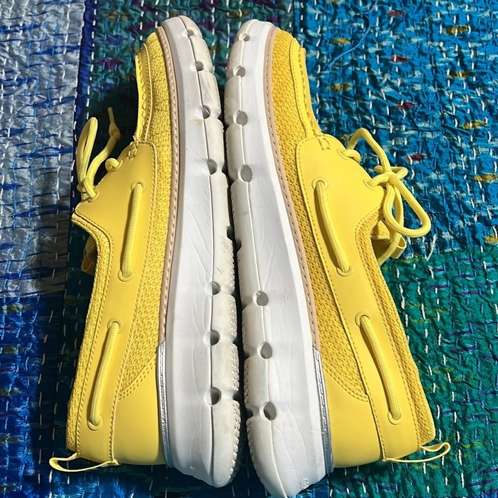COLE HAAN ZEROGRAND yellow Regatta boat shoes. 9.5B. - Picture 3 of 9